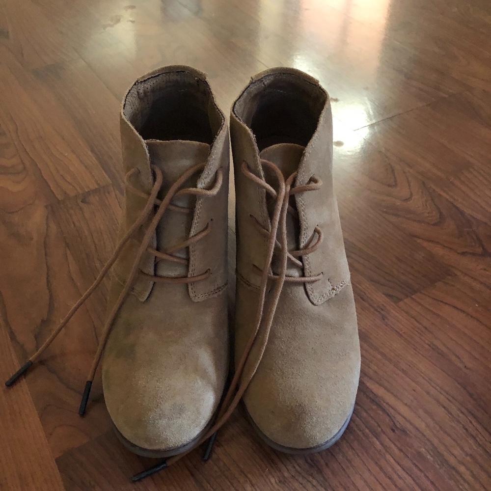 Toms Lunata Lace up Bootie Wheat Suede Size 8